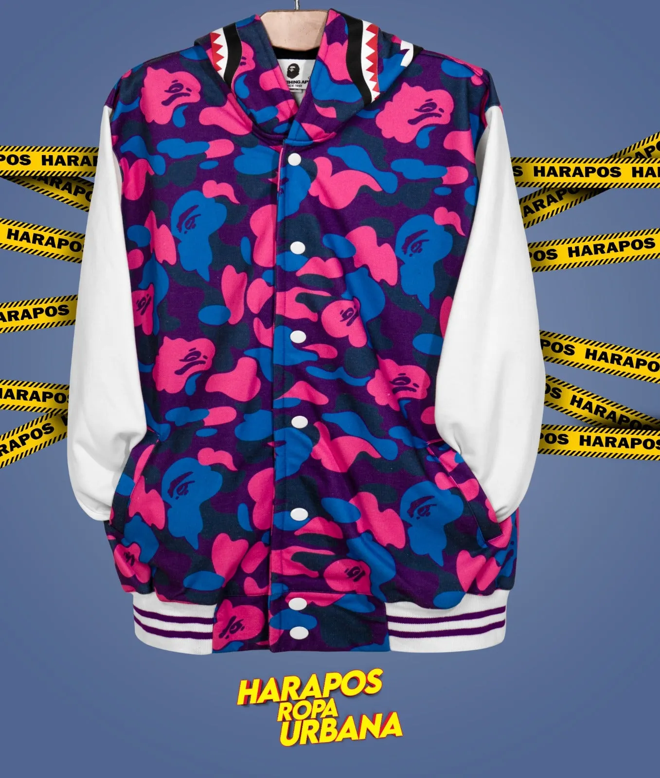 Chaqueta bape universitaria rosa camuflado mangas blancas