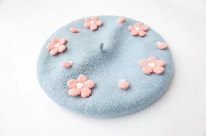 ''CHEEER BLOSSOMS'' BERET BY51031