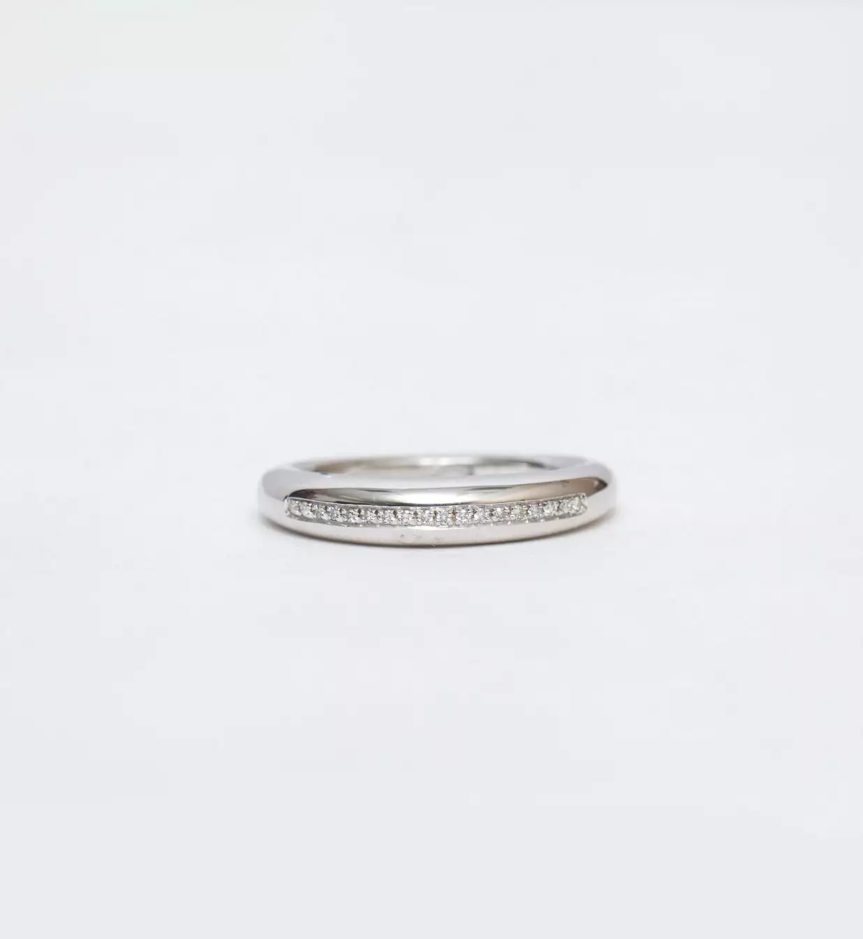 Single Line Pavé Rising Tusk Ring